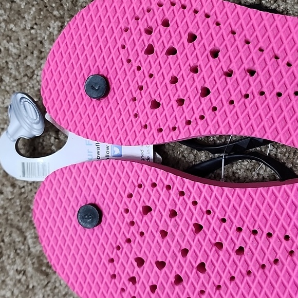 WOMEN'S 5/6 Hot Pink and Black BEACH/Summer Flip Flops 🩴 - Picture 9 of 10
